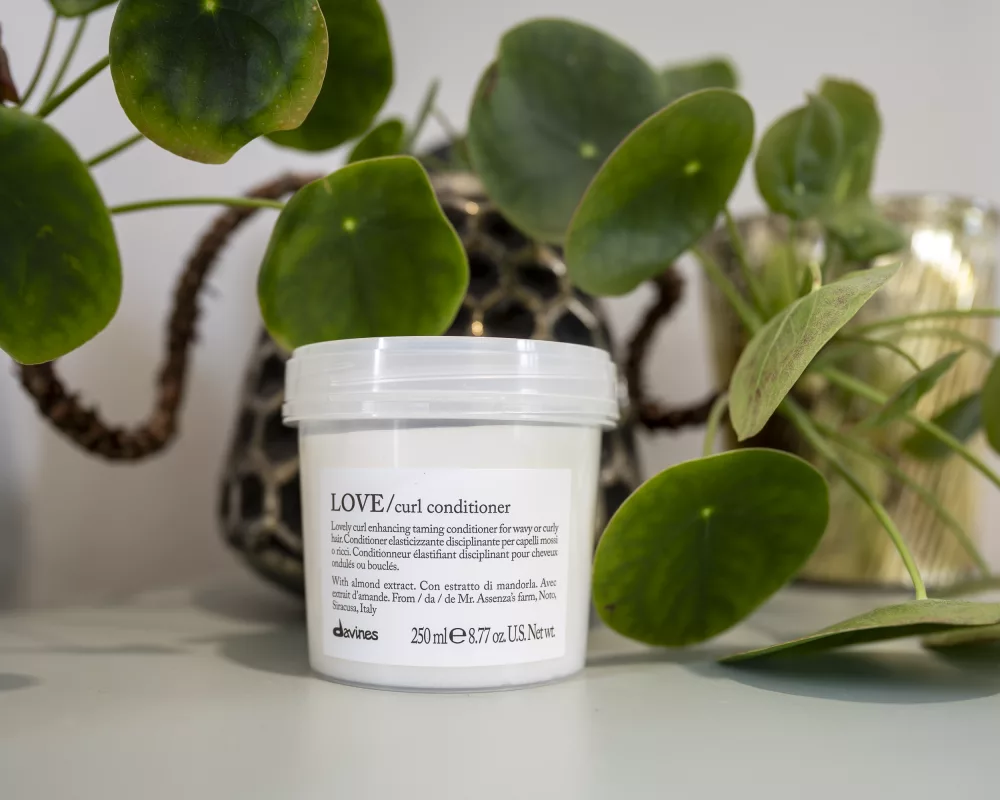 Villa no cottenchy - Coiffeur près d'Amiens - Davines LOVE / Curl Conditioner