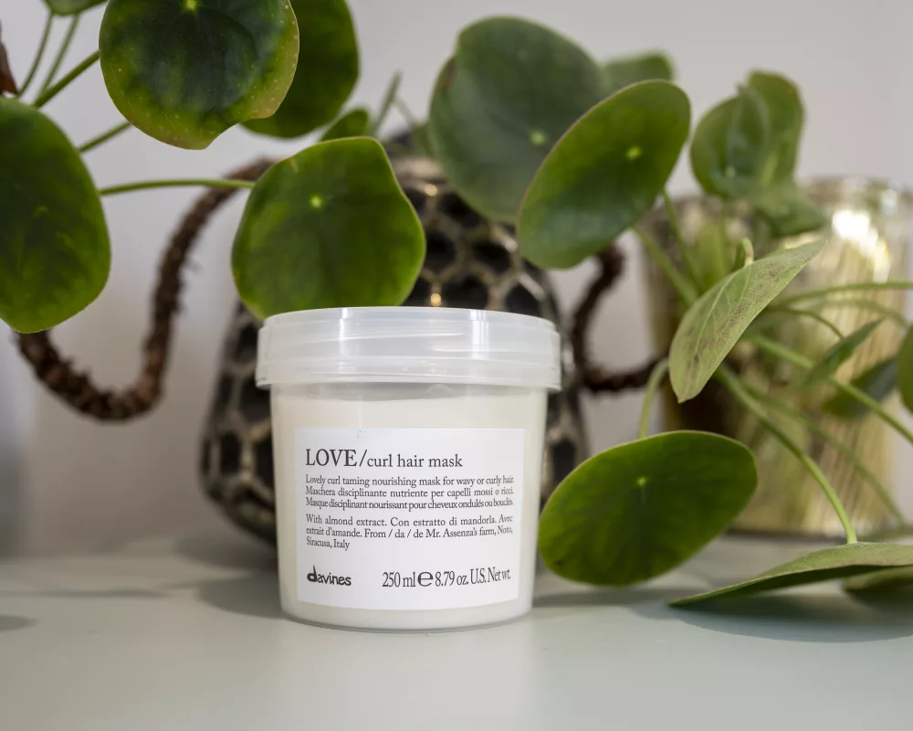Villa no cottenchy - Coiffeur près d'Amiens - Davines LOVE Curl Hair Mask