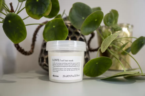 Villa no cottenchy - Coiffeur près d'Amiens - Davines LOVE Curl Hair Mask