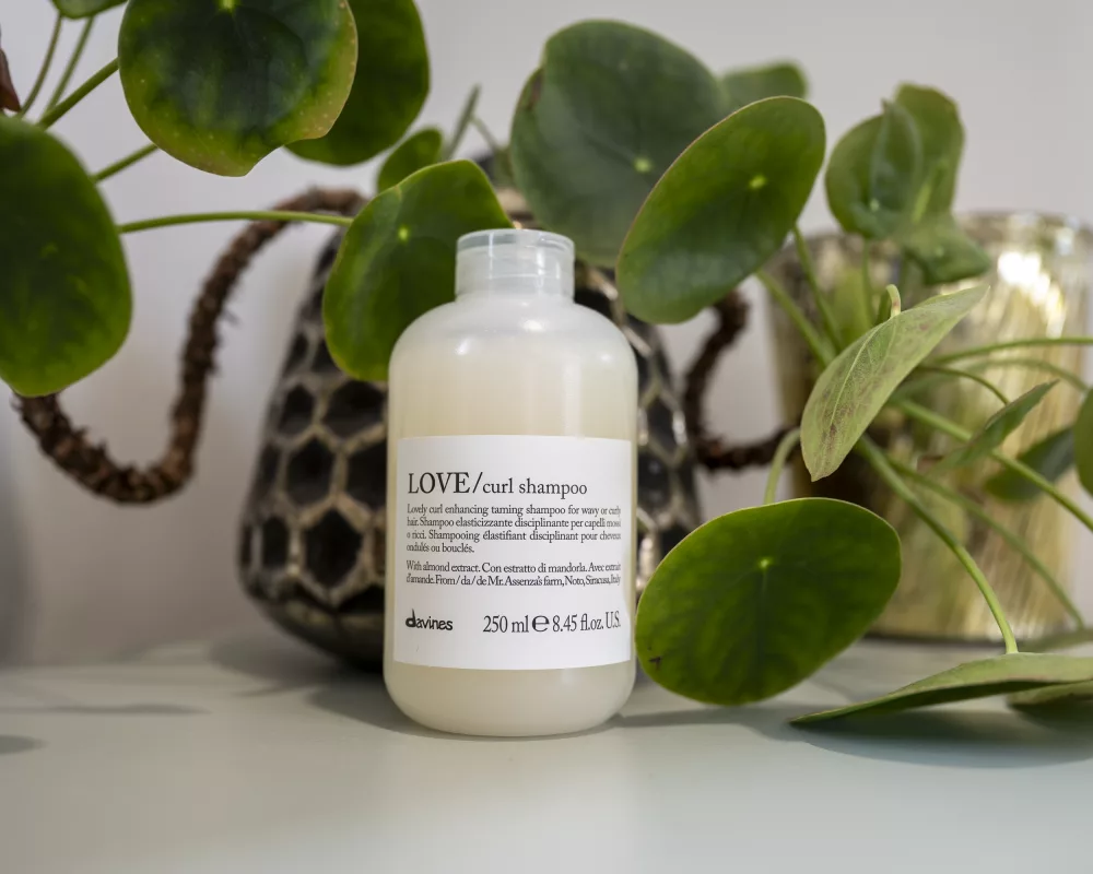 Villa no cottenchy - Coiffeur près d'Amiens - Davines LOVE / Curl Shampoo