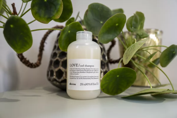 Villa no cottenchy - Coiffeur près d'Amiens - Davines LOVE / Curl Shampoo