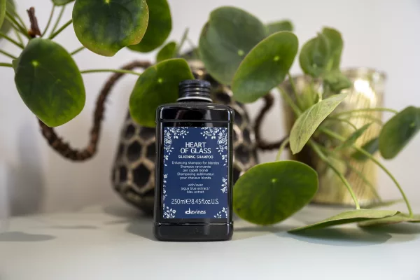 Villa no cottenchy - Coiffeur près d'Amiens - Davines HEART OF GLASS / Silkening Shampoo
