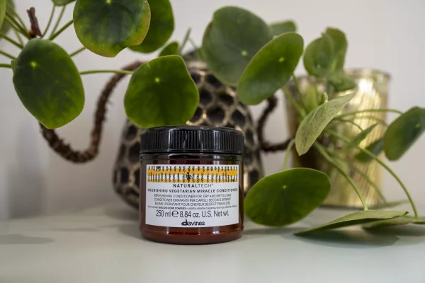 Villa no cottenchy - Coiffeur près d'Amiens - Davines NOURISHING Vegetarian Miracle Conditioner
