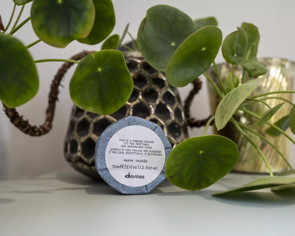 Villa no cottenchy - Coiffeur près d'Amiens - Davines This is a Forming Pomade